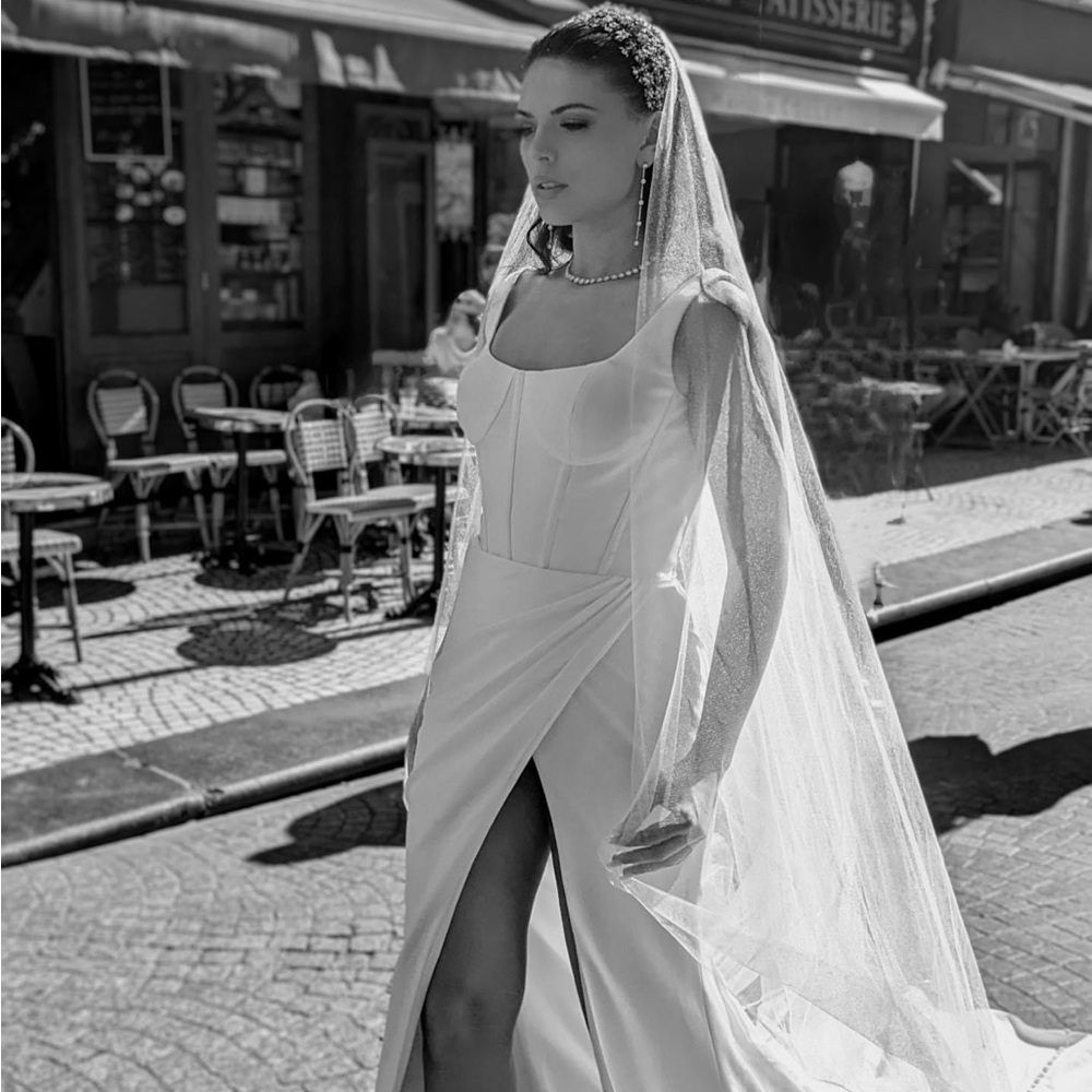 Adornato Couture Style: Oxy In Crepe With Corset Bodice